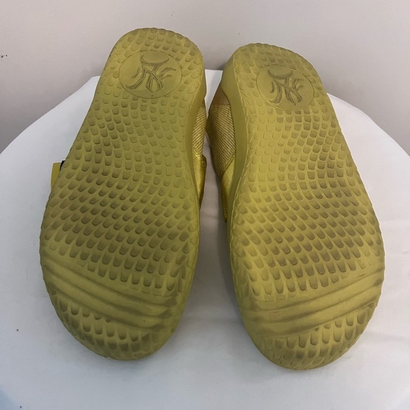 Notorious Lift Dead Lift Shoes Gold Women's sz 37EU, 7US - Picture 2 of 7